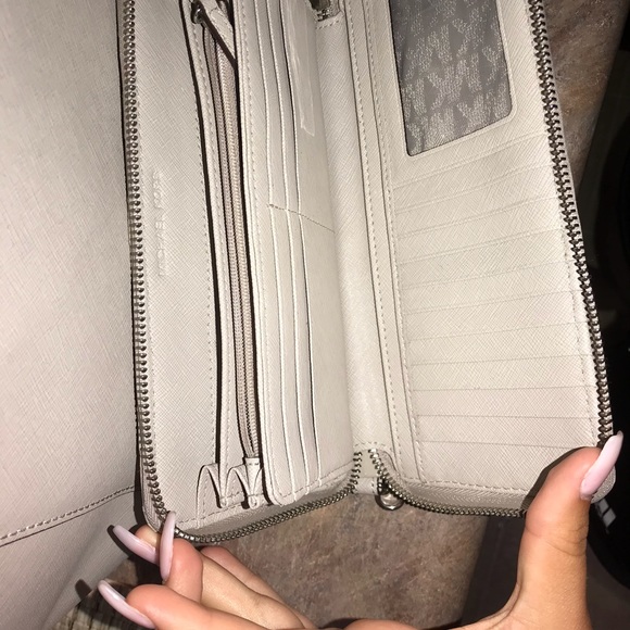 Michael Kors purse and wallet - Picture 3 of 4